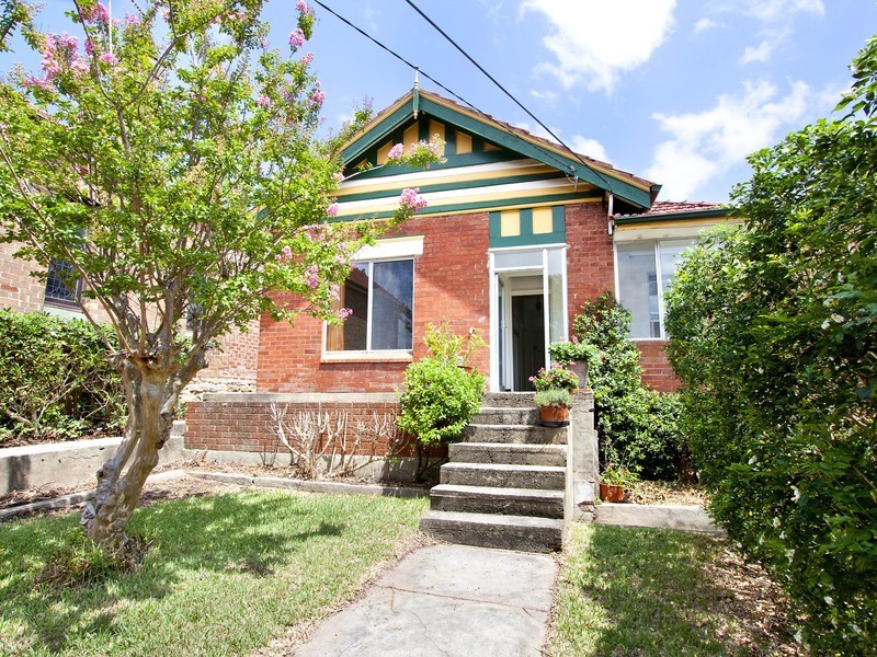 6 Riverside Crescent, Marrickville NSW 2204