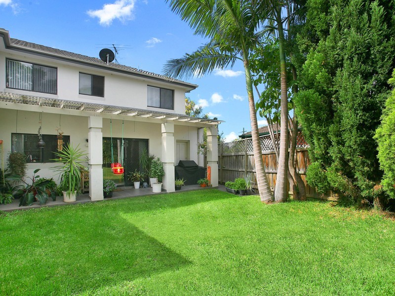 11 Glyn Avenue, Picnic Point NSW 2213