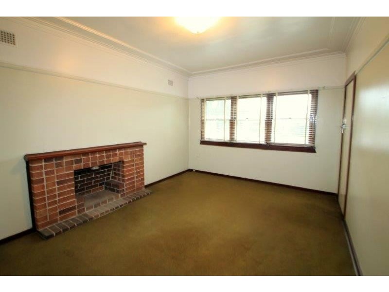 86 Bonds Road, Roselands NSW 2196