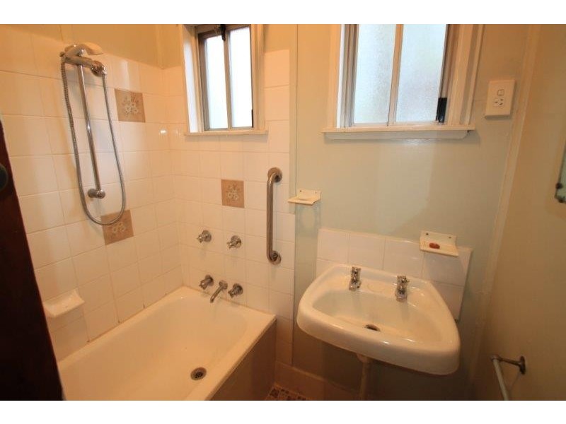 86 Bonds Road, Roselands NSW 2196