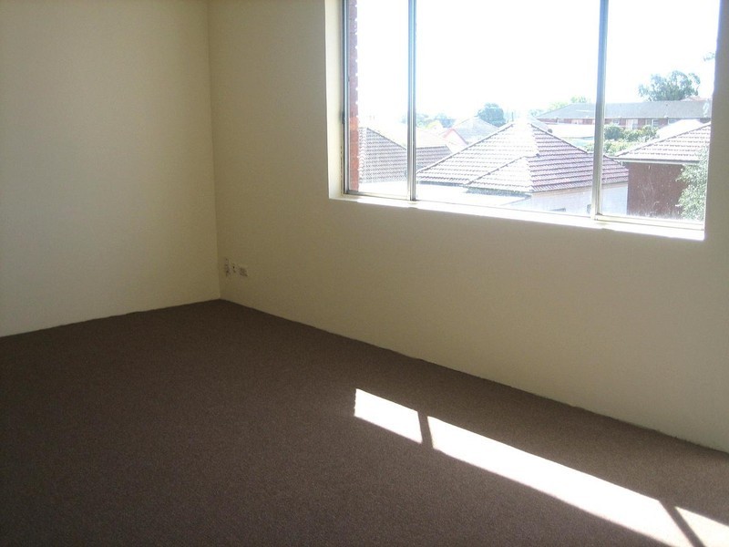 8/64 Northumberland Road, Auburn NSW 2144