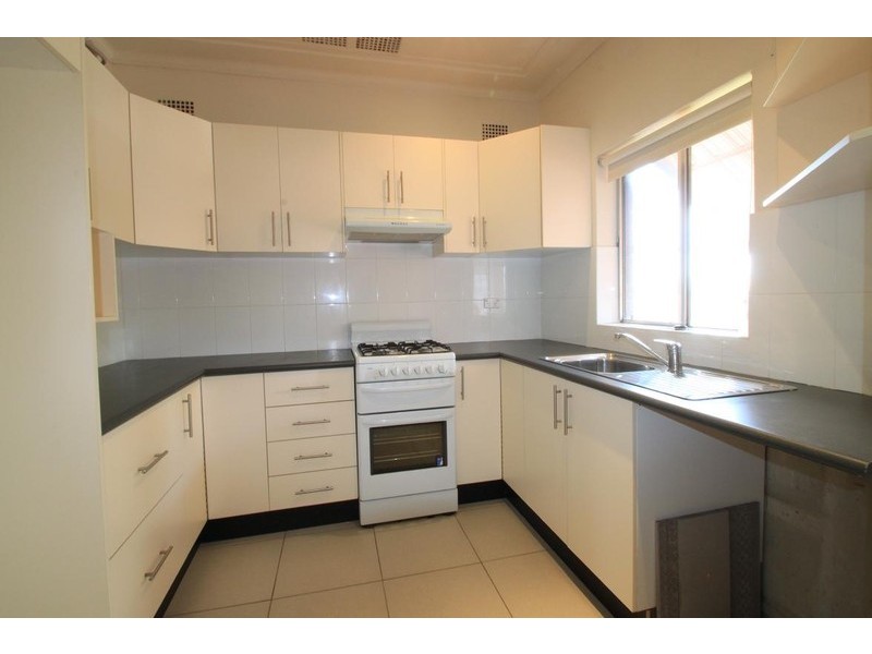 8/6 Kresser Grove, Canterbury NSW 2193
