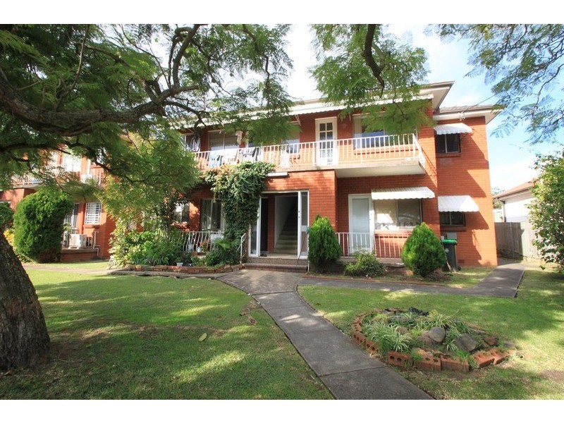 8/6 Kresser Grove, Canterbury NSW 2193
