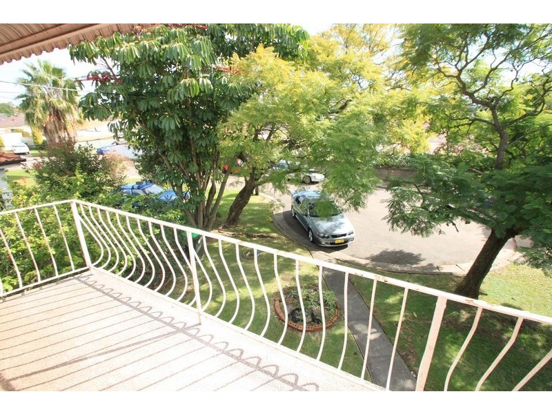 8/6 Kresser Grove, Canterbury NSW 2193