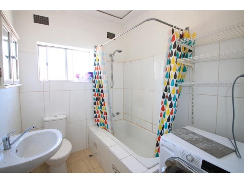 8/6 Kresser Grove, Canterbury NSW 2193