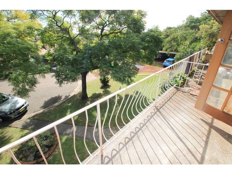 8/6 Kresser Grove, Canterbury NSW 2193