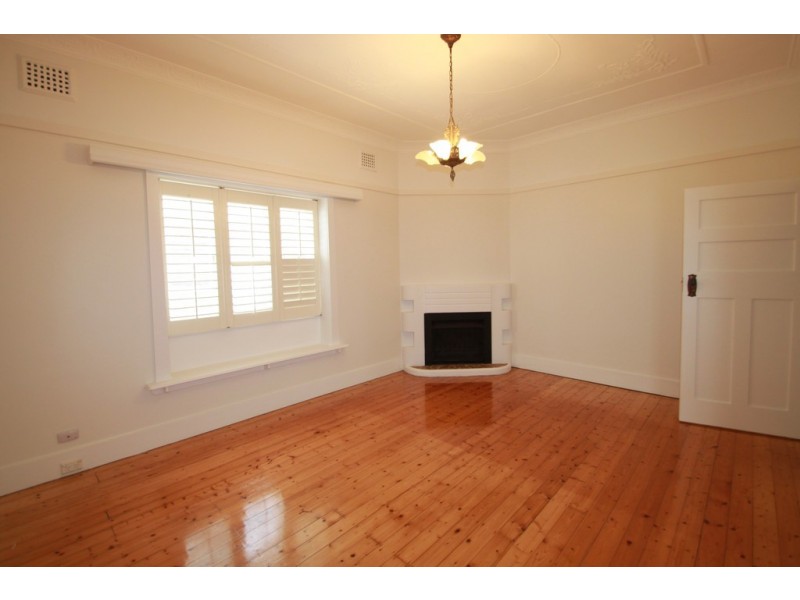 10 Woodside Avenue, Hurlstone Park NSW 2193