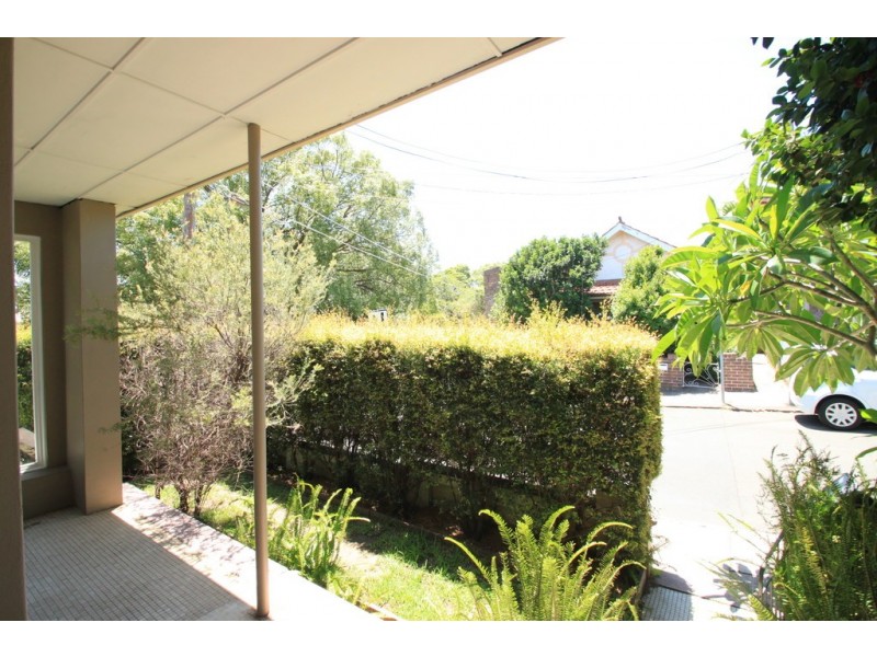 84 Station Street, Tempe NSW 2044