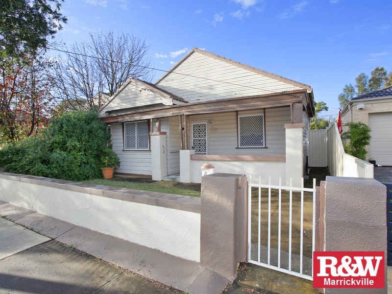 4 Bellombi Street, Campsie NSW 2194
