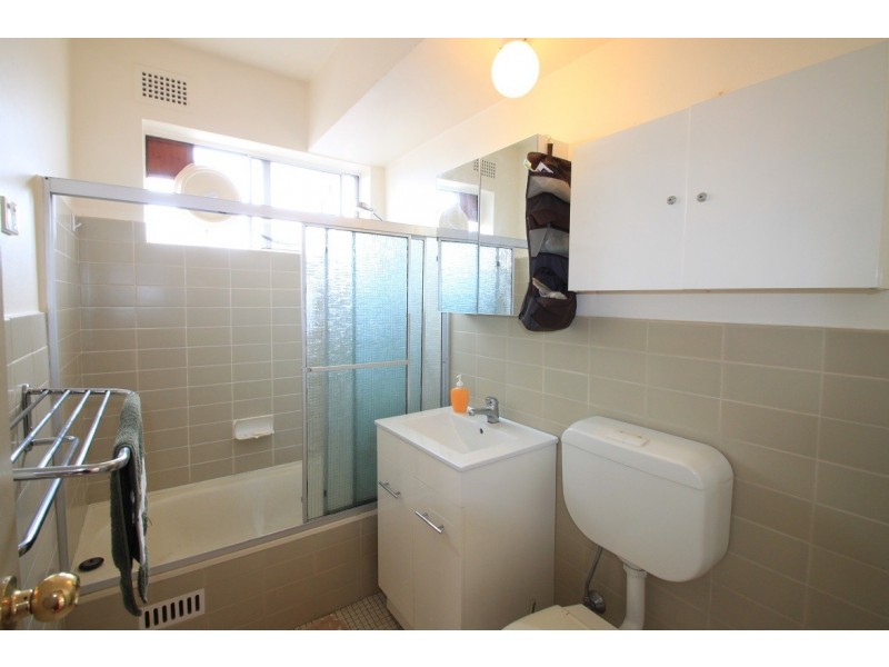 2/68 Illawarra Road, Marrickville NSW 2204