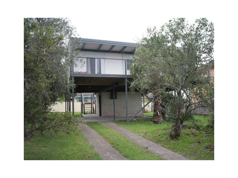 5 Sadie Ave, Gorokan NSW 2263