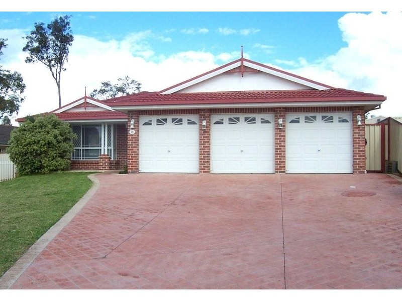 10 Gibson Cl, Kanwal NSW 2259
