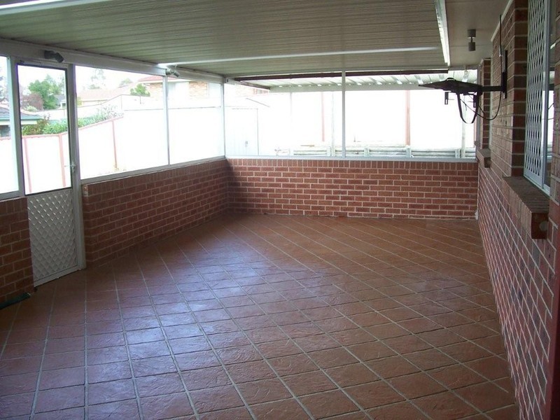 10 Gibson Cl, Kanwal NSW 2259