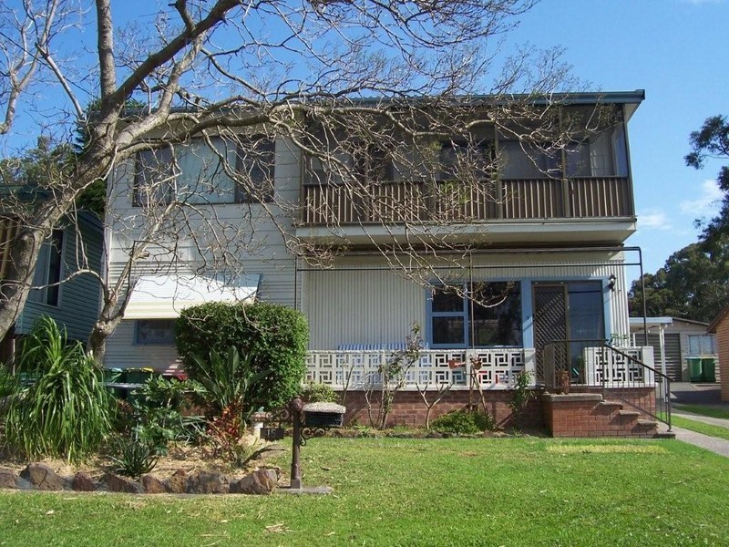 15 Greenway Ave, Mannering Park NSW 2259