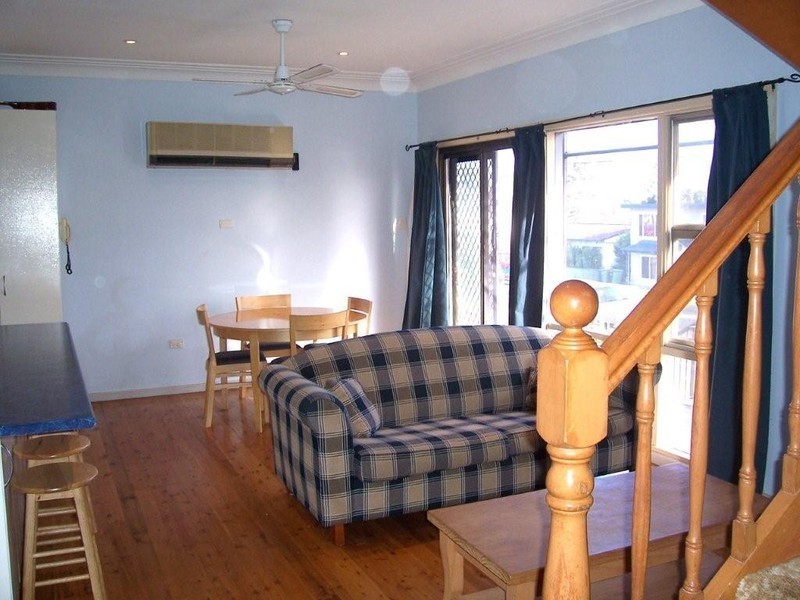 15 Greenway Ave, Mannering Park NSW 2259