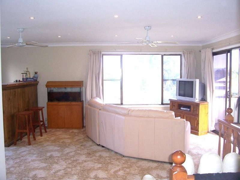 15 Greenway Ave, Mannering Park NSW 2259