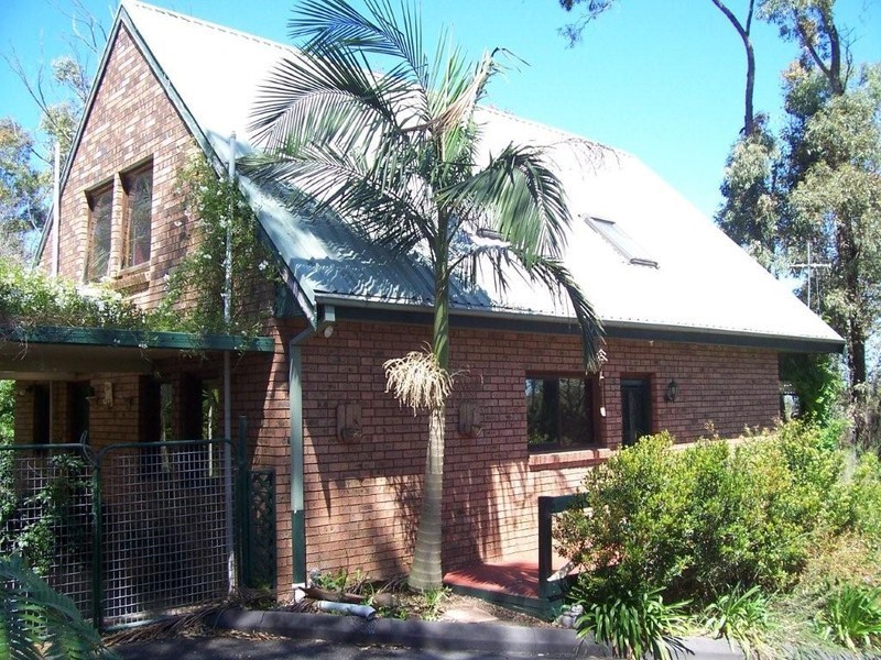 11 Hasluck Drive, Watanobbi NSW 2259