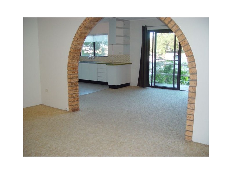 2/8 Parry Avenue, Terrigal NSW 2260