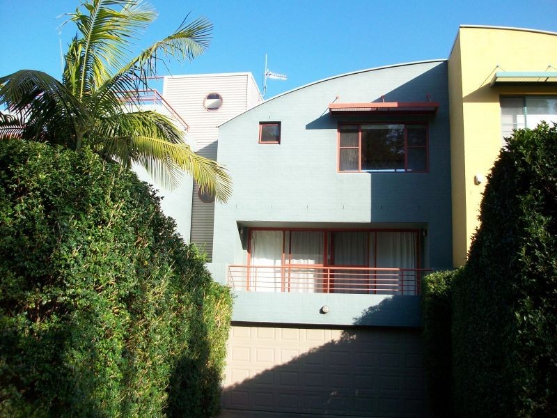 2B Elgata Ave, North Avoca NSW 2260