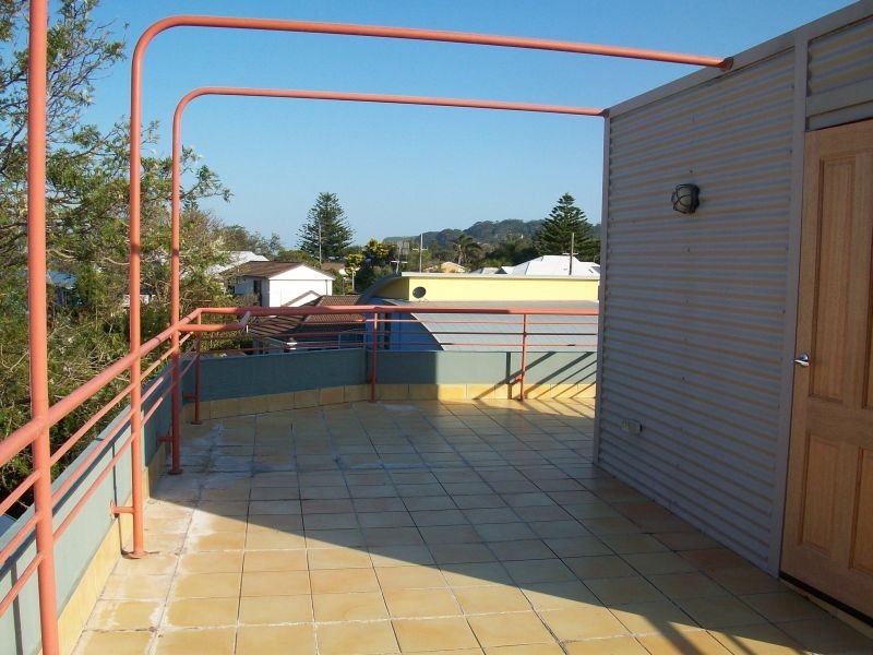 2B Elgata Ave, North Avoca NSW 2260