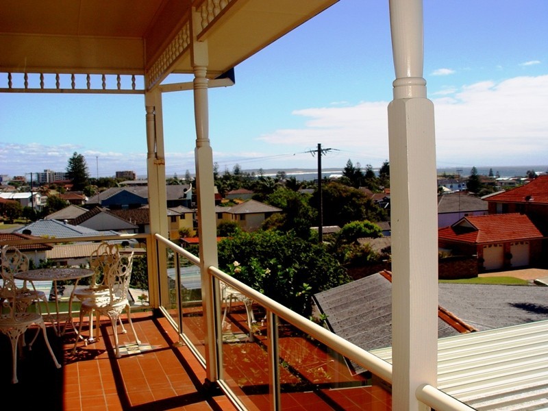 88 Bay Rd, Blue Bay NSW 2261