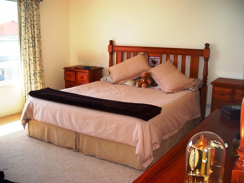 88 Bay Rd, Blue Bay NSW 2261