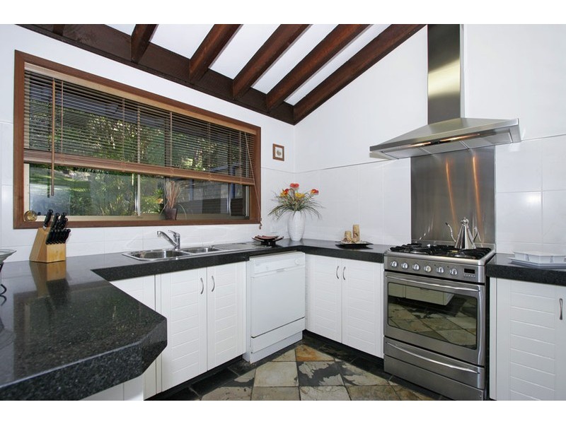 81 Lakeshore Dr, North Avoca NSW 2260