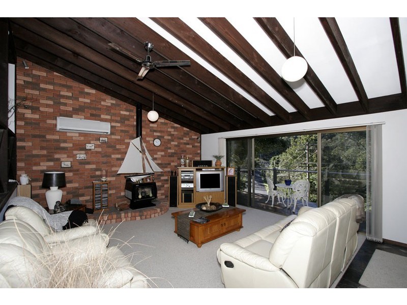 81 Lakeshore Dr, North Avoca NSW 2260