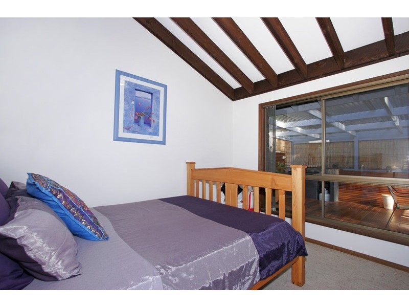 81 Lakeshore Dr, North Avoca NSW 2260