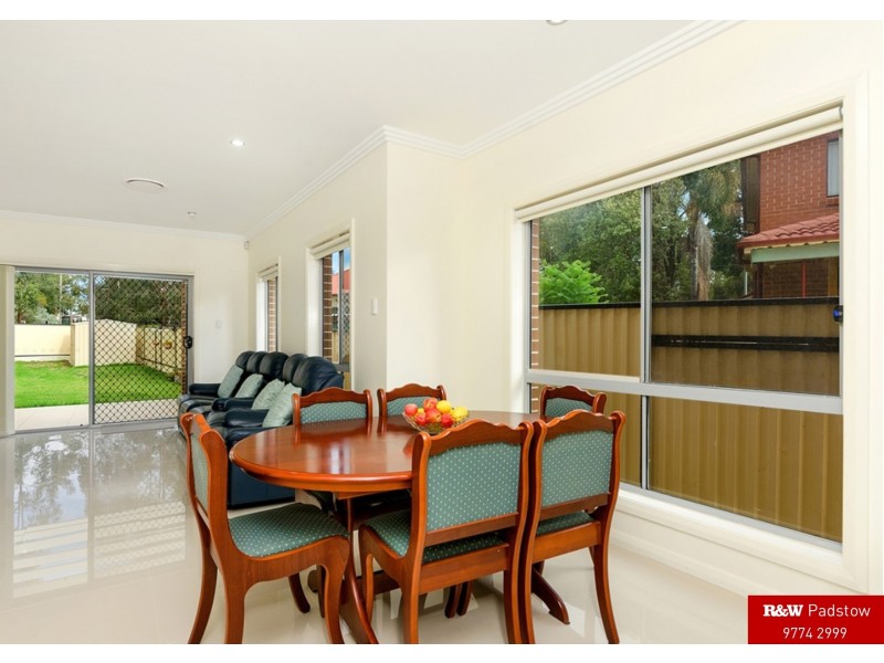2B Ogilvie Street, East Hills NSW 2213