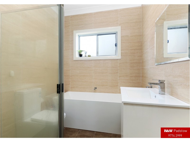 2B Ogilvie Street, East Hills NSW 2213