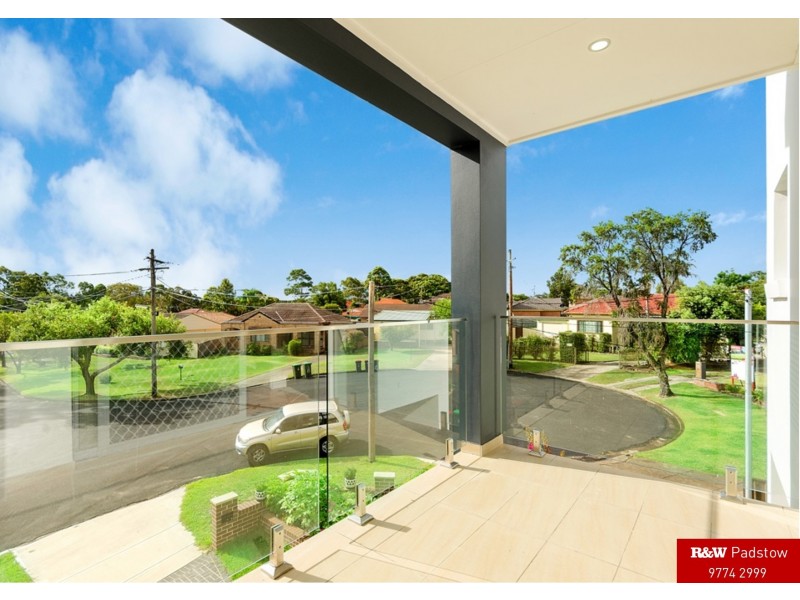 2B Ogilvie Street, East Hills NSW 2213