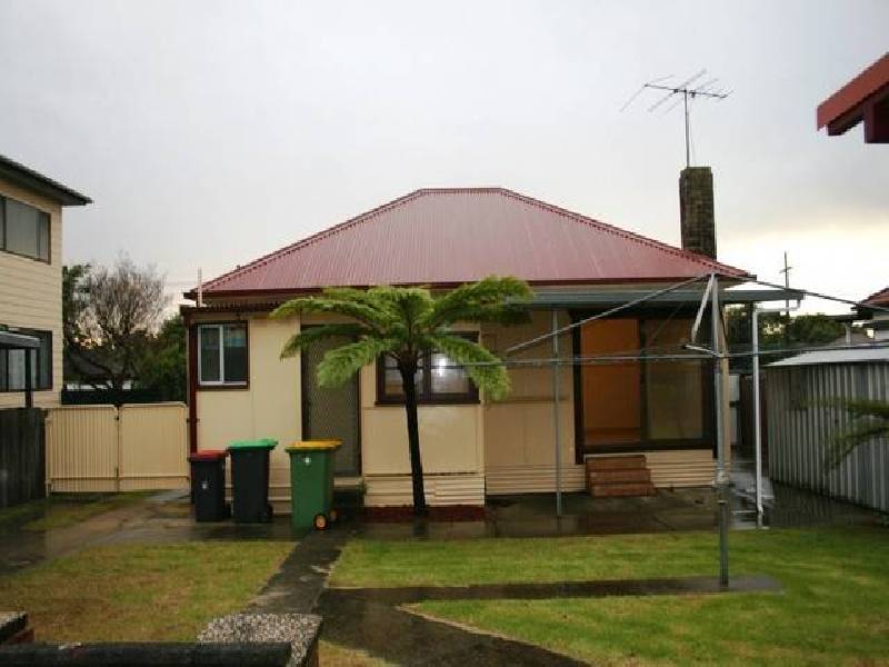 15 Cammarlie St, Panania NSW 2213