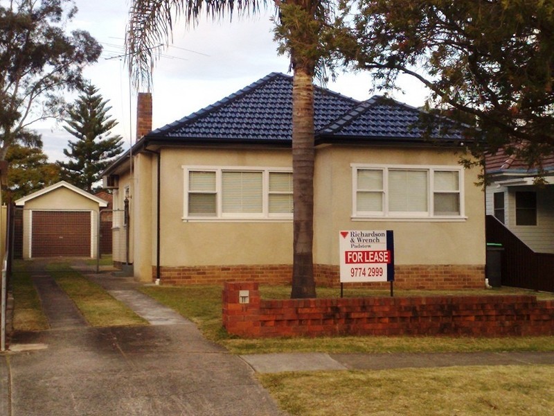 11 Malvern St, Panania NSW 2213