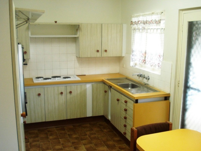 10 Robertson Cres, Mount Lewis NSW 2200