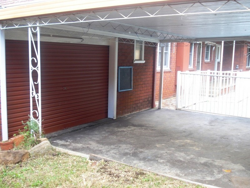 10 Robertson Cres, Mount Lewis NSW 2200