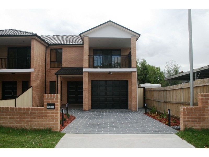 2 McKevitte Ave, East Hills NSW 2213