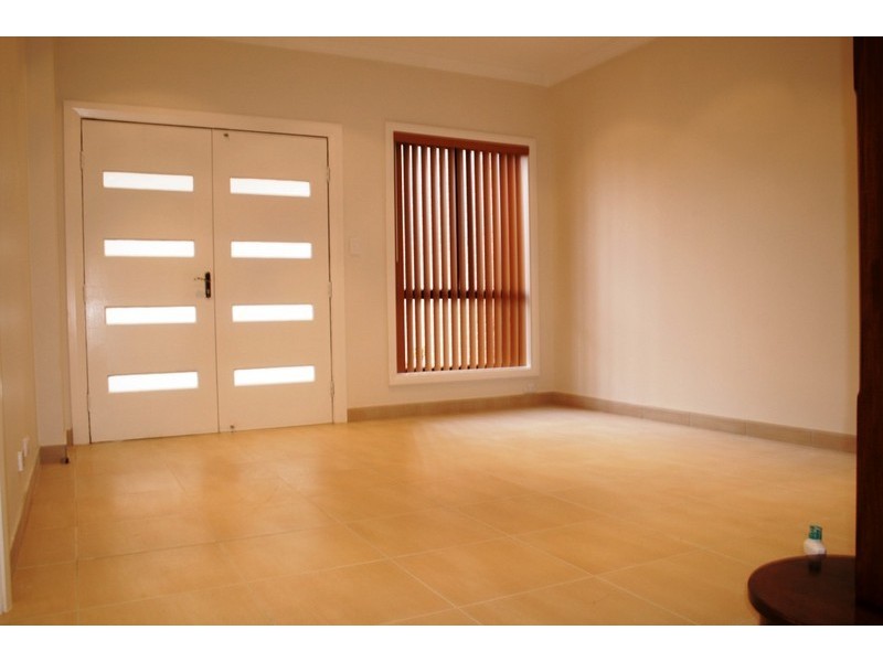 2 McKevitte Ave, East Hills NSW 2213