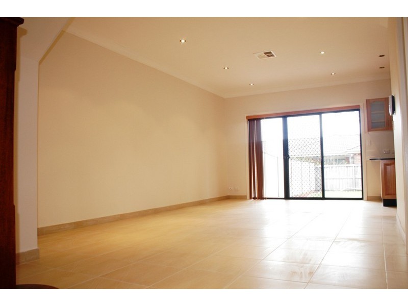 2 McKevitte Ave, East Hills NSW 2213