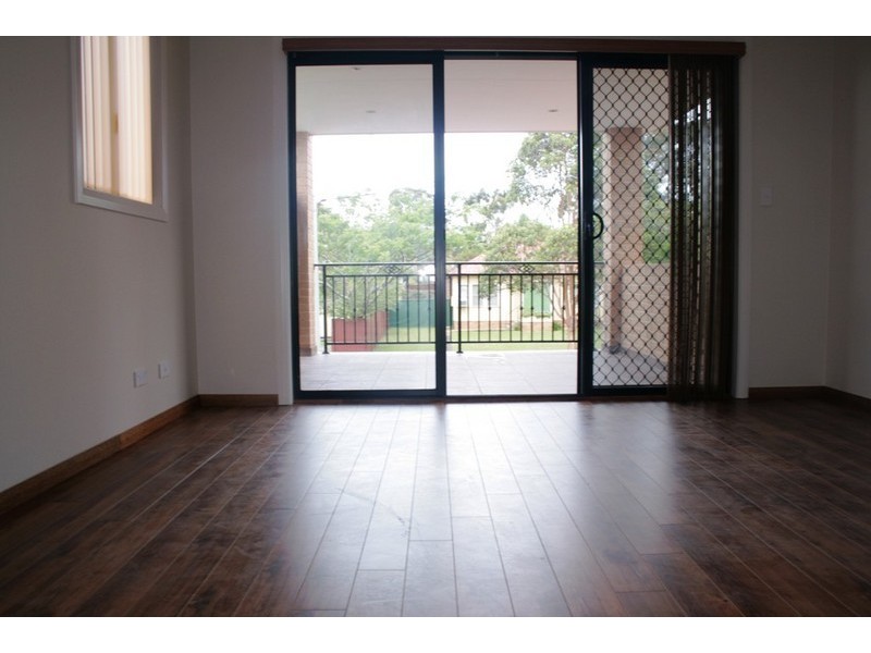 2 McKevitte Ave, East Hills NSW 2213