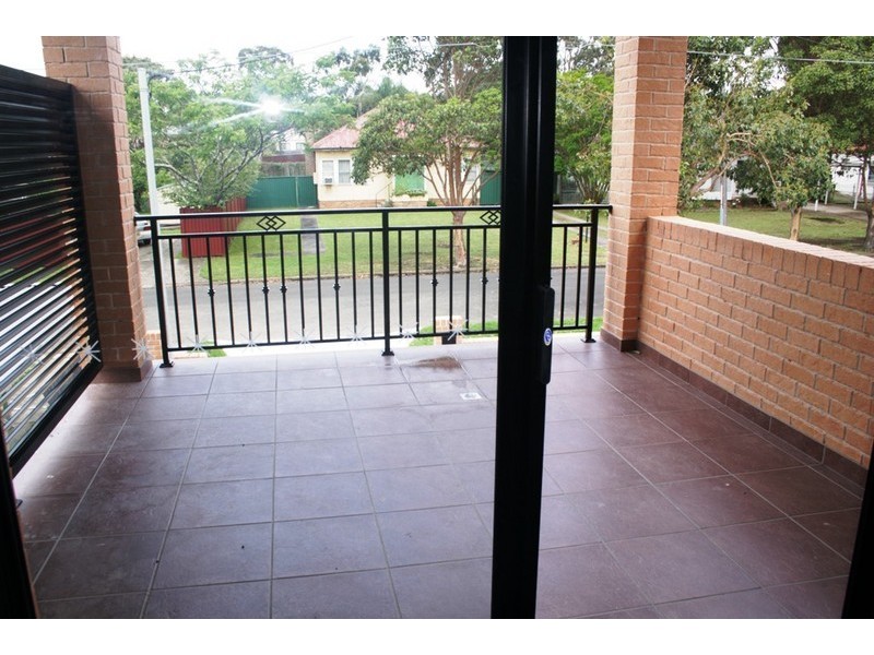 2 McKevitte Ave, East Hills NSW 2213