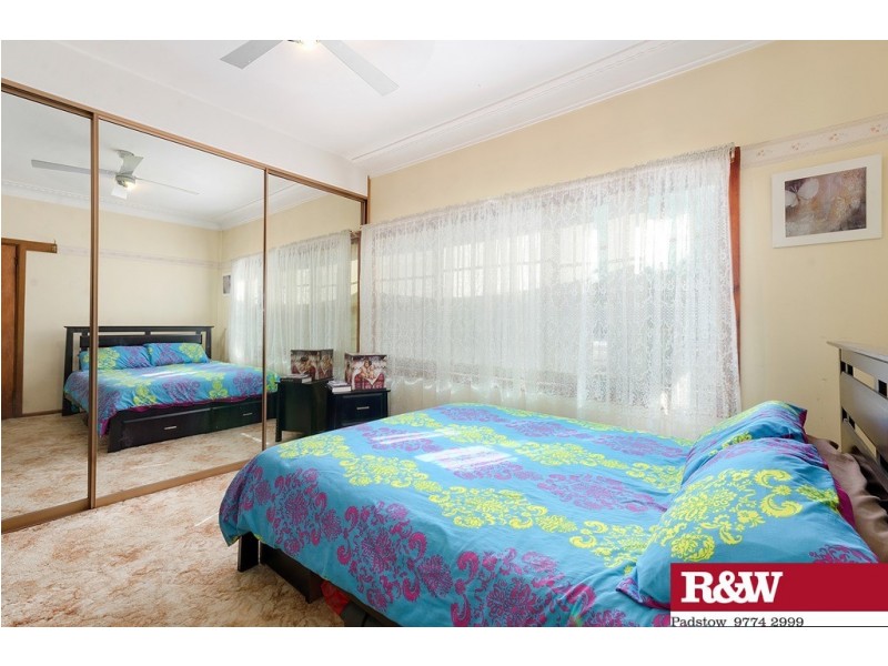 41 Parkview Avenue, Picnic Point NSW 2213