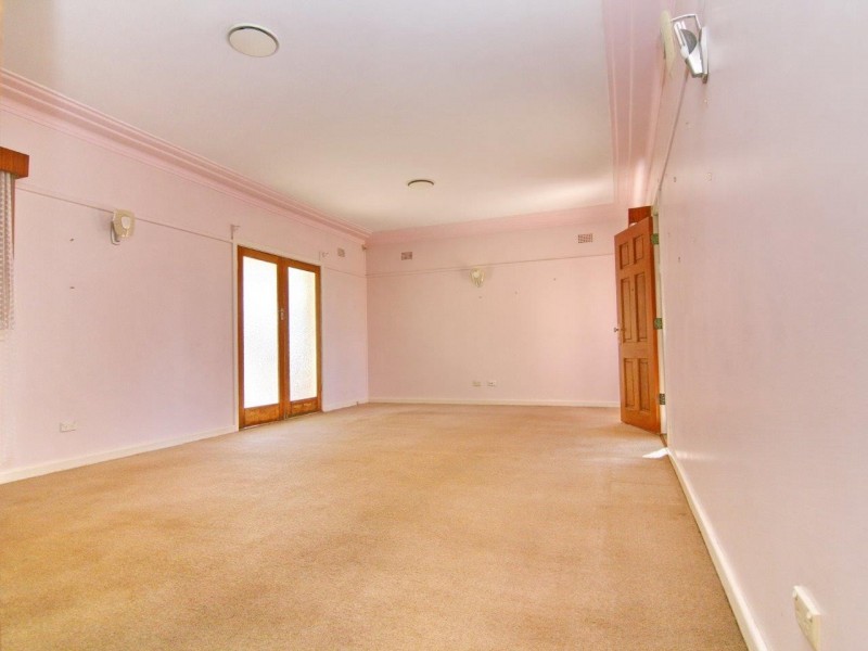 14 Eileen Street, Picnic Point NSW 2213