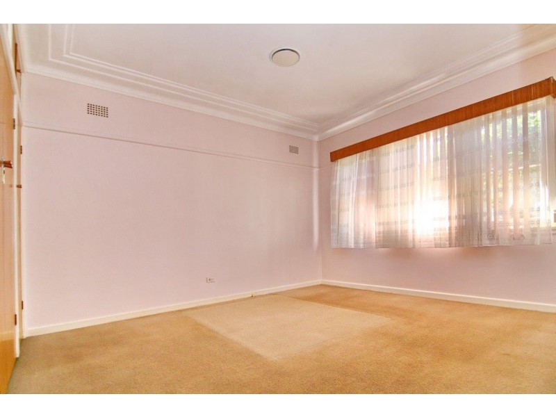 14 Eileen Street, Picnic Point NSW 2213