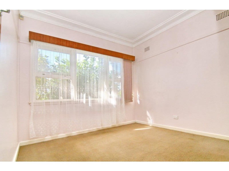 14 Eileen Street, Picnic Point NSW 2213