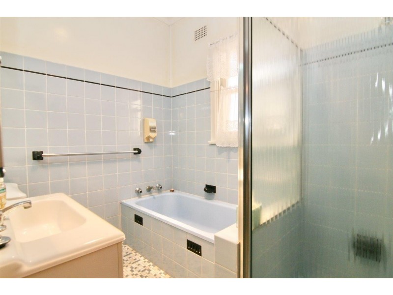 14 Eileen Street, Picnic Point NSW 2213