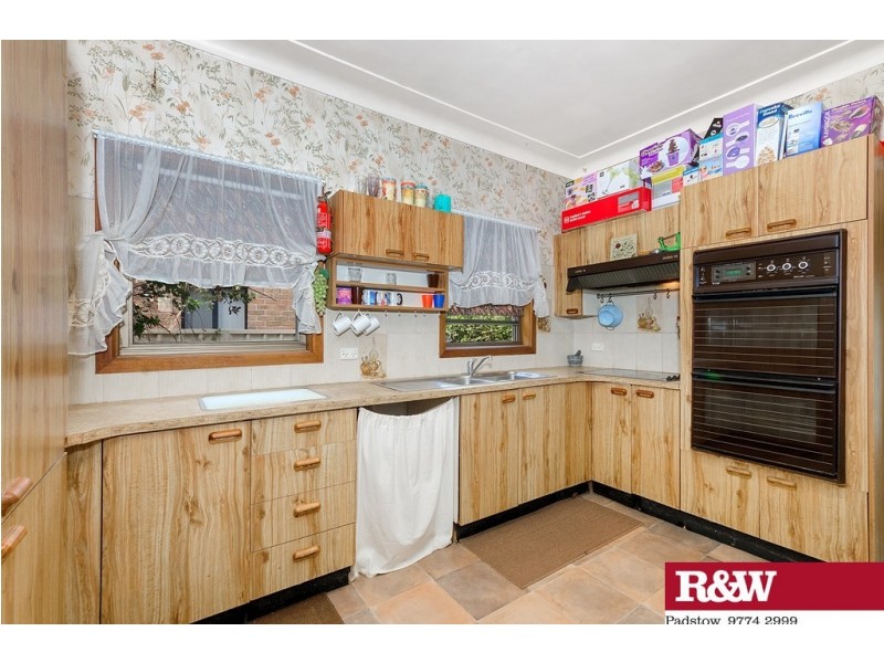 41 Parkview Avenue, Picnic Point NSW 2213
