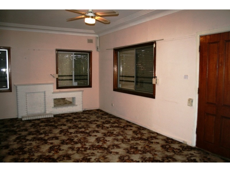 16 Hall Cres, Padstow NSW 2211