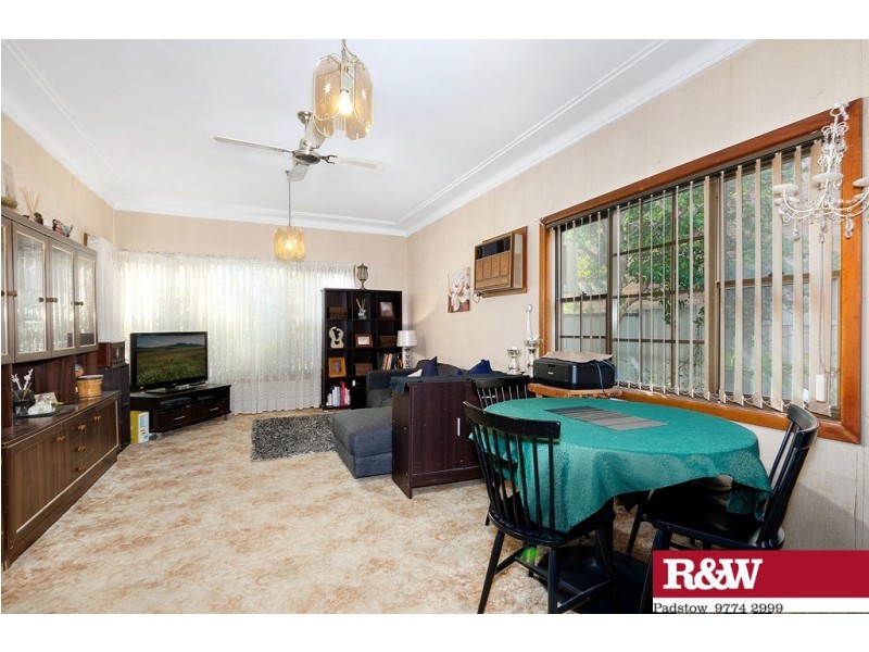 41 Parkview Avenue, Picnic Point NSW 2213