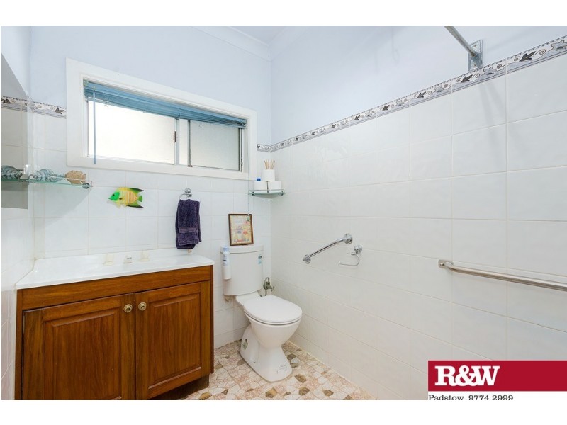 41 Parkview Avenue, Picnic Point NSW 2213